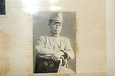 韓國媒體5月23日還公布了日本老兵松本正義當年在軍隊服役的圖片。