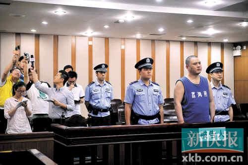 廣州市民政局民間組織管理局稽查處原處長李軍犯猥褻兒童罪，被判處有期徒刑4年。記者 孫毅/攝