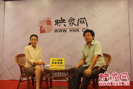 　6月23日，清華大學(xué)河南招生組組長謝旭東做客映象網(wǎng)“2013高招名校訪談”節(jié)目