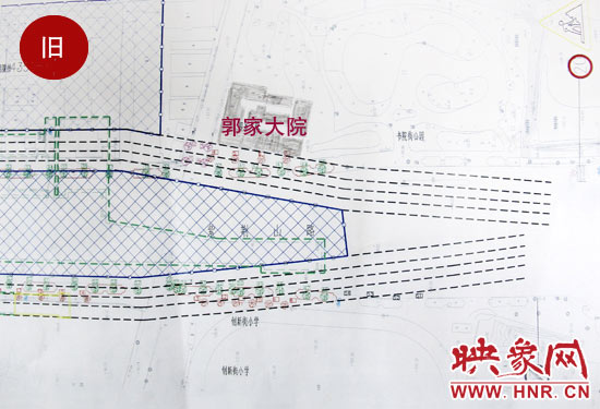 原先圖紙上顯示，在紫荊山路東側(cè)和西側(cè)，各設(shè)計了4條臨時通道。