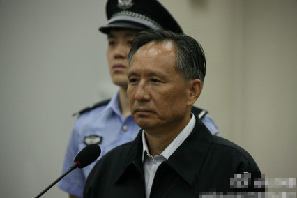庭審現(xiàn)場的張曙光。