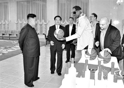 平壤，朝鮮最高領導人金正恩接待再次來訪的美國籃球明星羅德曼。