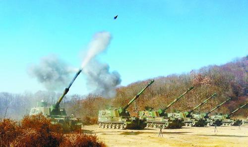 延坪島炮擊事件3周年之際，朝韓間口水仗不斷。圖為韓軍21日舉行應(yīng)對挑釁訓(xùn)練。