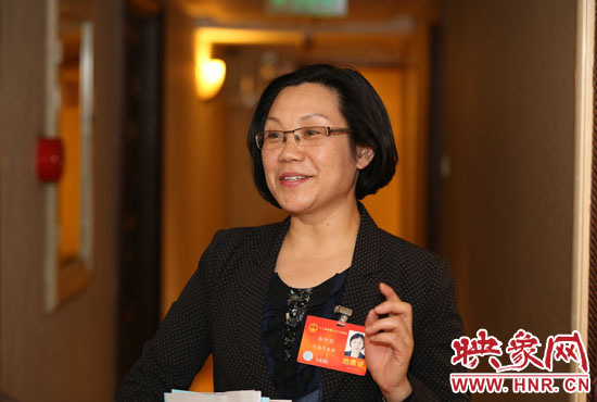 全國人大代表、商丘市實(shí)驗(yàn)小學(xué)校長高阿莉做客映象網(wǎng)兩會(huì)微視。