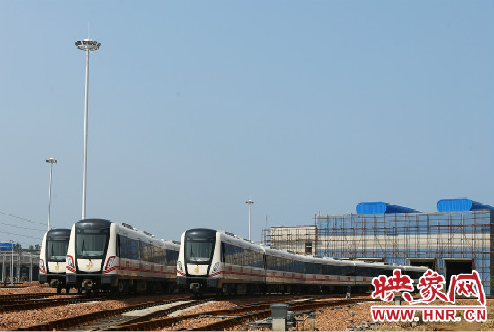 選擇地鐵出行，已經(jīng)是不少鄭州市民的首選