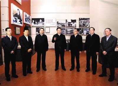 2012年11月29日，習(xí)近平等在國家博物館參觀《復(fù)興之路》展覽，提出為實現(xiàn)中國夢而奮斗。