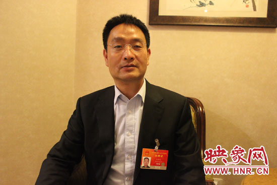 全國人大代表、輝縣市張村鄉(xiāng)裴寨社區(qū)黨總支書記裴春亮
