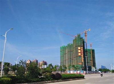 泉州東海片區(qū)海悅府地產(chǎn)項(xiàng)目。該項(xiàng)目開發(fā)公司董事蔡俊偉于春節(jié)前被帶走調(diào)查。