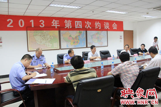 7月4日，河南省公安廳高速交警總隊(duì)聯(lián)合有關(guān)部門，對(duì)9家多次違法的企業(yè)所屬車輛嚴(yán)重違法情況進(jìn)行通報(bào)。