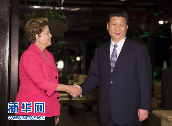 3月27日，國家主席習(xí)近平在南非德班會見巴西總統(tǒng)羅塞夫。新華社記者 蘭紅光 攝