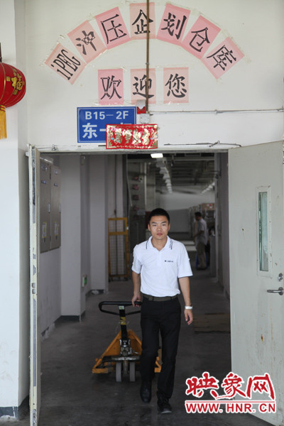 深入生產(chǎn)一線，真實(shí)體驗(yàn)工友的生產(chǎn)環(huán)境