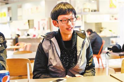 何琦驍收到了紐約大學(xué)阿布扎比分校的錄取通知書。記者 許恢毅 攝