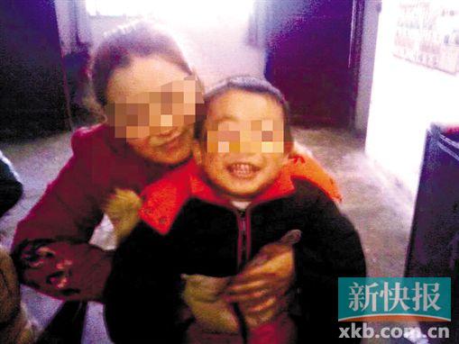 程女士生前和小孩開心玩耍。家屬供圖