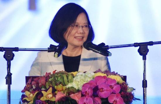 蔡英文向教師溫情喊話教師嗆：太晚了?。▓D片來源：臺灣《聯合報》）