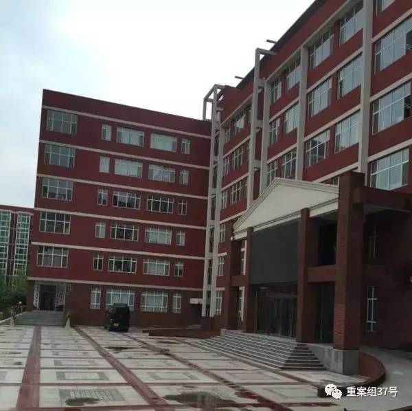 17歲高中男生教室里掐死女同學(xué)，被訴故意殺人和強奸