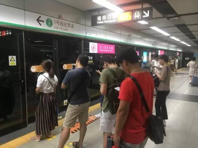 尷尬了！深圳地鐵首開女性車廂 結(jié)果塞滿男乘客
