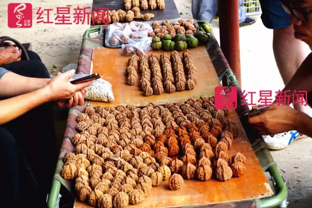 文玩核桃遇冷由幾萬(wàn)一對(duì)降到5元沒(méi)人要？商戶否認(rèn)