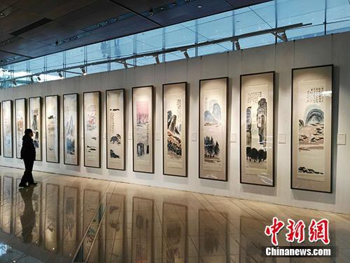齊白石作品《山水十二條屏》在北京展出。<a target='_blank'  _fcksavedurl='http://www.chinanews.com/' _fcksavedurl='http://www.chinanews.com/' >中新網(wǎng)</a>記者 宋宇晟 攝
