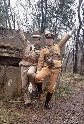 犯眾怒！兩男子抗日碉堡前扮日本兵拍照 警方介入