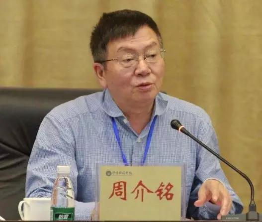 今次落馬的雷寒出生于1957年7月，其學(xué)習(xí)、工作都在重慶醫(yī)科大學(xué)。