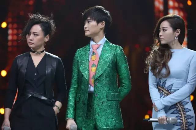 李宇春、周筆暢、張靚穎湖南臺(tái)跨年晚會(huì)同框
