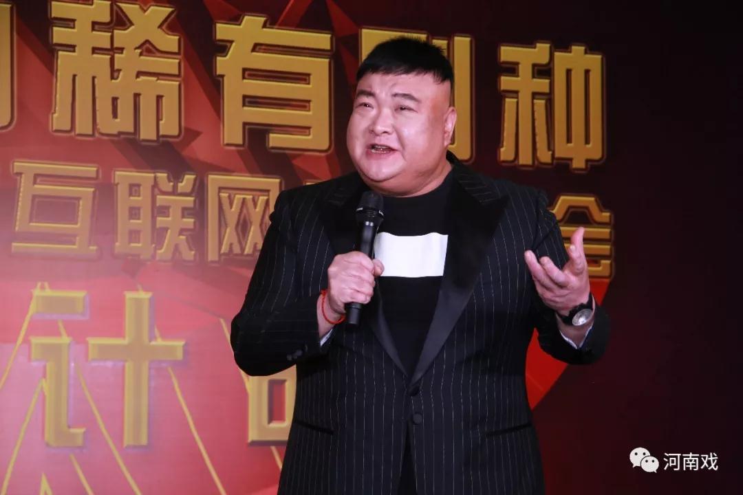 中國曲藝家協(xié)會副主席、著名相聲表演藝術(shù)家范軍作為藝術(shù)家代表致辭，并演唱稀有劇種太康道情《王金豆借糧》