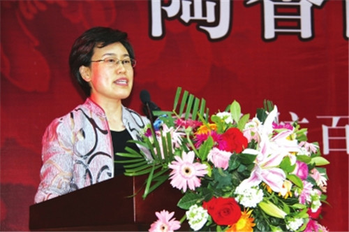洛陽市委常委、組織部部長，洛陽市關(guān)心下一代工作委員會主任陳向平致辭