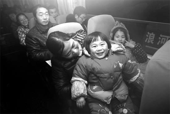 坐上愛心大巴，乘客滿臉喜悅