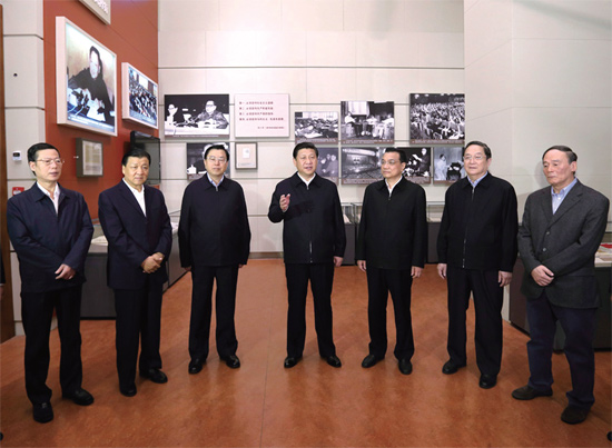 年11月29日，新一屆中共中央政治局常委到國家博物館參觀《復(fù)興之路》展覽時