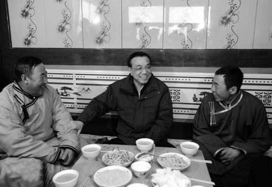今年2月4日，李克強(qiáng)來到內(nèi)蒙古興安視察，與村民們拉家常