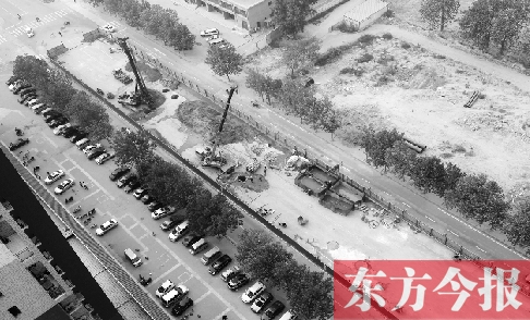 鄭州市隴?？焖俾方ㄔO(shè)已經(jīng)開工，昆侖路與華山路之間的道路已經(jīng)封閉