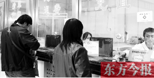 據(jù)統(tǒng)計(jì)，在鄭州市第一人民醫(yī)院，已有200余人次持健康卡就醫(yī)