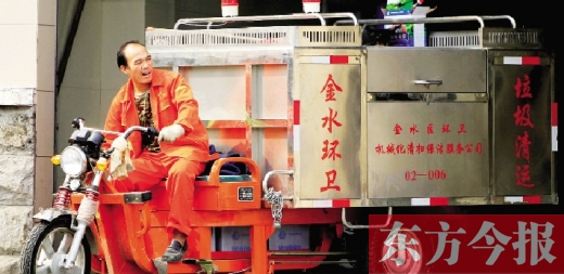 鄭州市金水區(qū)新添置的全封閉電動垃圾清運(yùn)車，既實(shí)用又美觀