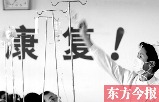 不少人嫌去醫(yī)院看病費時費錢，可是很多病癥并不是網(wǎng)上問問專家、自行買藥吃就能治療的