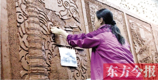 昨天上午，鄭州雕塑壁畫院的藝術家們正在創(chuàng)作鄭州地鐵文化主題墻的雕塑作品