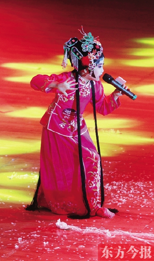 11月16日，《非常6+1》河南區(qū)總決賽現(xiàn)場，入圍選手們上演了一場精彩的比賽
