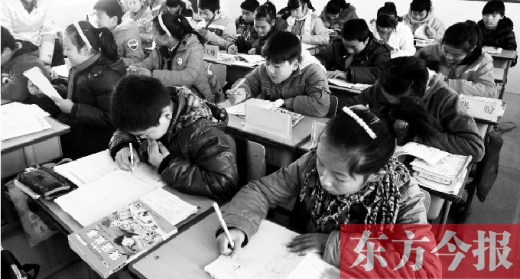 一所學校的學生們在上課中。鄭州、新鄉(xiāng)成為國家中小學教育質量綜合評價改革實驗區(qū)