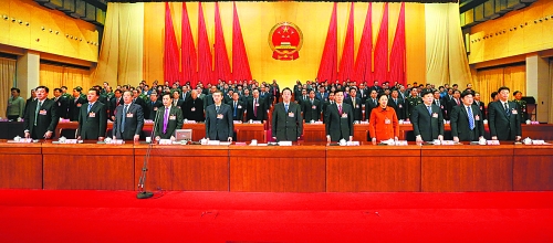 4月2日上午，河南省第十二屆人民代表大會第二次會議在莊嚴(yán)的國歌聲中閉幕。記者 郭宇 董亮 攝