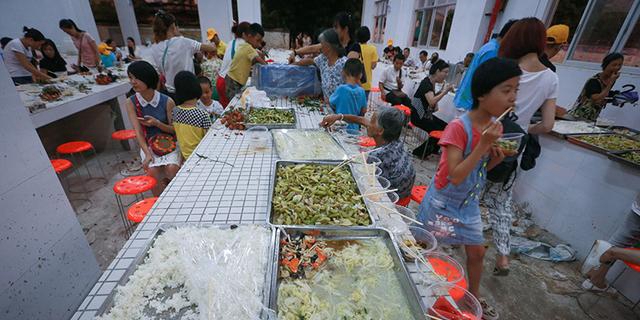 狗肉節(jié)當天 素食節(jié)舉辦獲數百人捧場