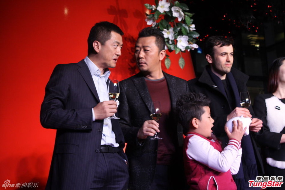 李亞鵬、郭濤父子相活動