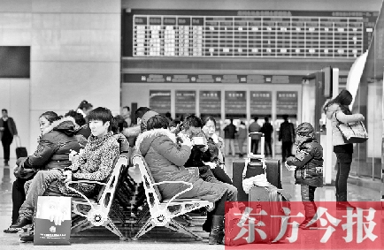 昨日，受天氣影響，多趟途經(jīng)和到達(dá)鄭州的高鐵晚點