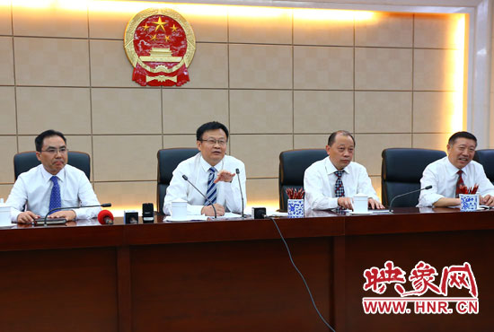 專題詢問(wèn)會(huì)結(jié)束后，省人大組織召開記者提問(wèn)會(huì)。