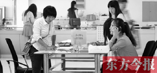 行政審批“瘦身”，不僅提高了行政效率，節(jié)約了行政資源，而且最大限度地方便了群眾
