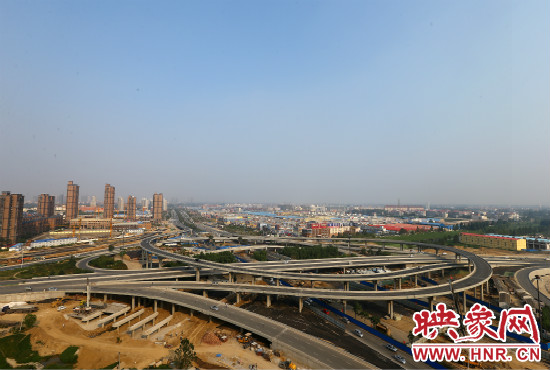 中州大道與南三環(huán)相接的立交橋，預(yù)計(jì)明年將建成通車。