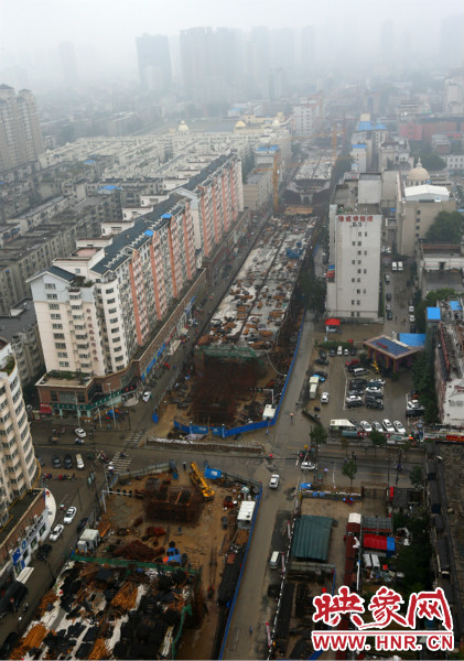 隴海路高架橋已雛形顯現(xiàn)。
