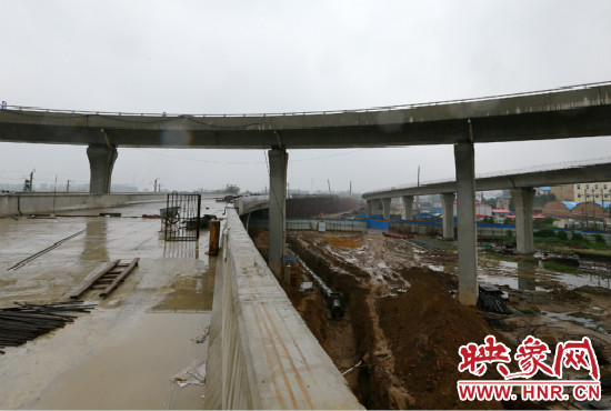 京廣快速路二期北延工程北三環(huán)京廣路立交橋雛形顯現。