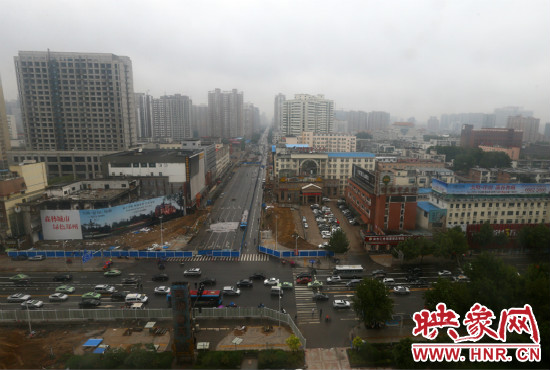 經(jīng)三路下穿金水路隧道工程已經(jīng)開始封閉施工。
