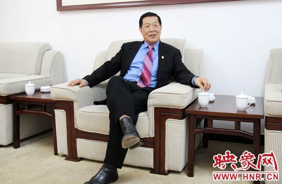 以精湛讀到的刑偵鑒識技術(shù)享譽國際的李昌鈺博士，被譽為“當代福爾摩斯”。