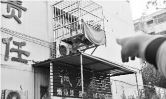 發(fā)生矛盾的一二樓鄰居，喇叭就安裝在二樓窗口。