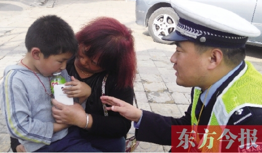 昨日，5歲的男孩獲救后，向民警講述被拐經(jīng)過。